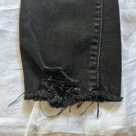Universal Thread Black Mid-Rise Distressed Skinny Jeans Frayed Hem Size 8 / 29 R - Picture 7 of 13